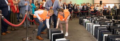 Nederland haalt wereldrecord Laptop Domino binnen