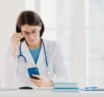 Doorlopende veilige chat tussen patiënt en behandelaar zorgt voor verbreding beeldschermzorg