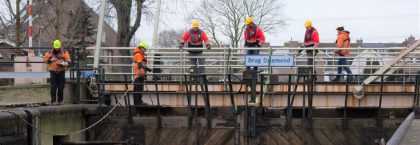 Renovatie aan brug en sluis in Driemond gestart