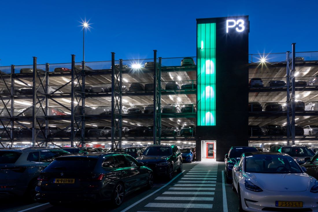 Mymesh: duurzaam en veilig licht in nieuwe parkeergarage Eindhoven Airport