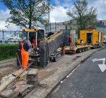 Onder het spoor door voor aanleg glasvezel in Hoorn