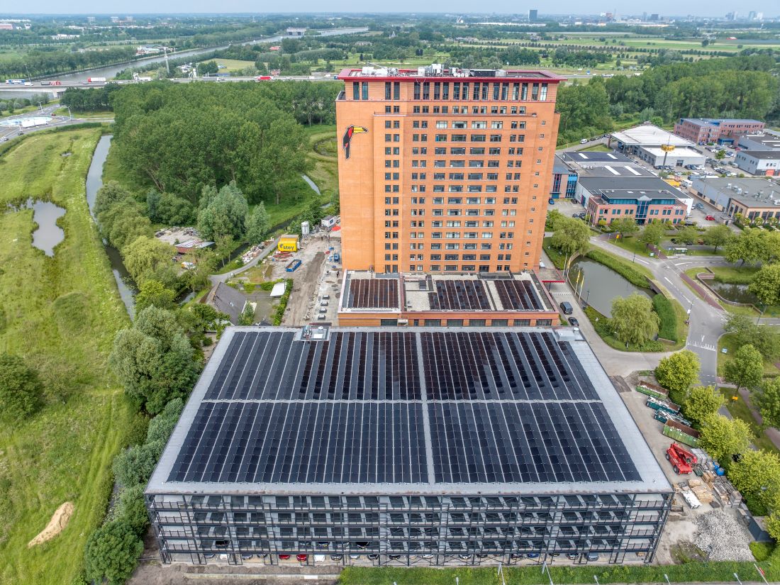 1600 glas-glas zonnepanelen voor Van der Valk Houten